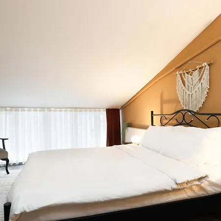 Triplex In The Heart Of Taksim For Big Groups And Familes איסטמבול