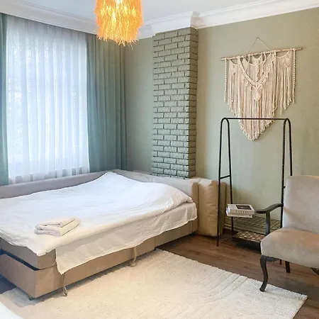 Triplex In The Heart Of Taksim For Big Groups And Familes איסטמבול