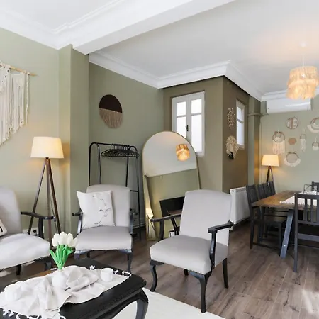 Triplex In The Heart Of Taksim For Big Groups And Familes