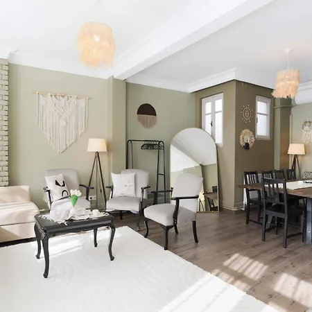 Triplex In The Heart Of Taksim For Big Groups And Familes
