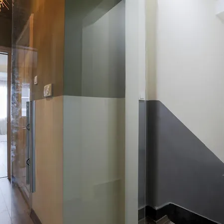 Triplex In The Heart Of Taksim For Big Groups And Familes איסטמבול