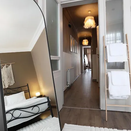 Triplex In The Heart Of Taksim For Big Groups And Familes