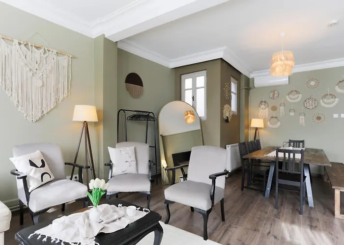 Triplex In The Heart Of Taksim For Big Groups And Familes