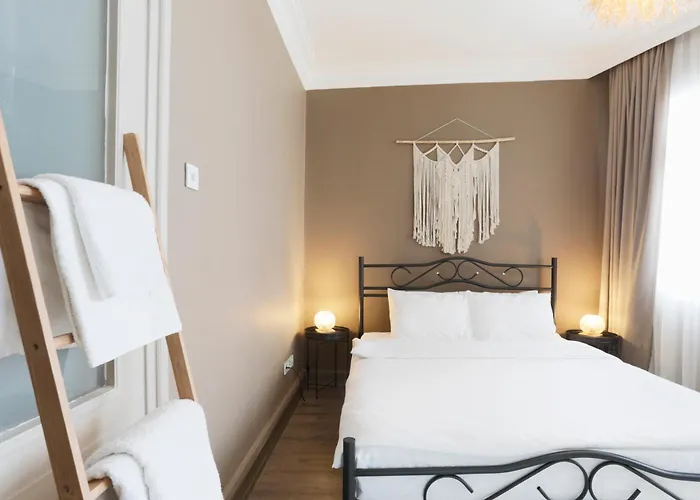 Triplex In The Heart Of Taksim For Big Groups And Familes *